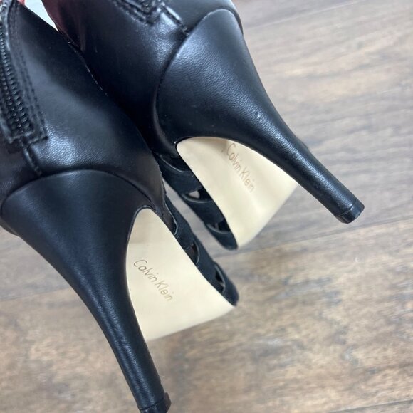 CALVIN KLEIN Kiani Peep Toe Suede Heels Black Sz 8 EUC - Picture 7 of 8